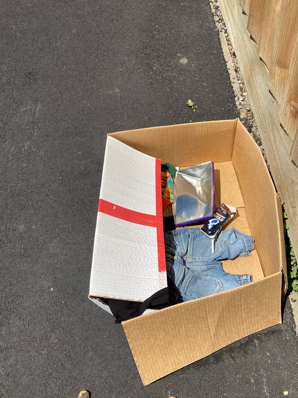 The photograph attached to this rubbish/recycling report