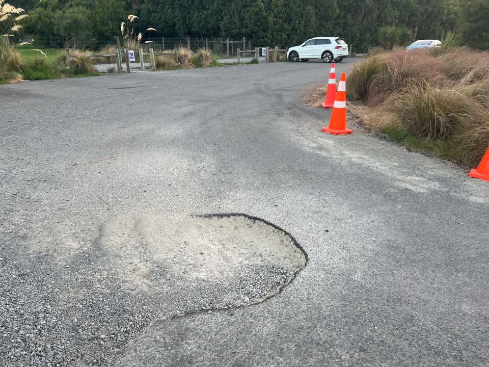 The photograph attached to this roading/streets report