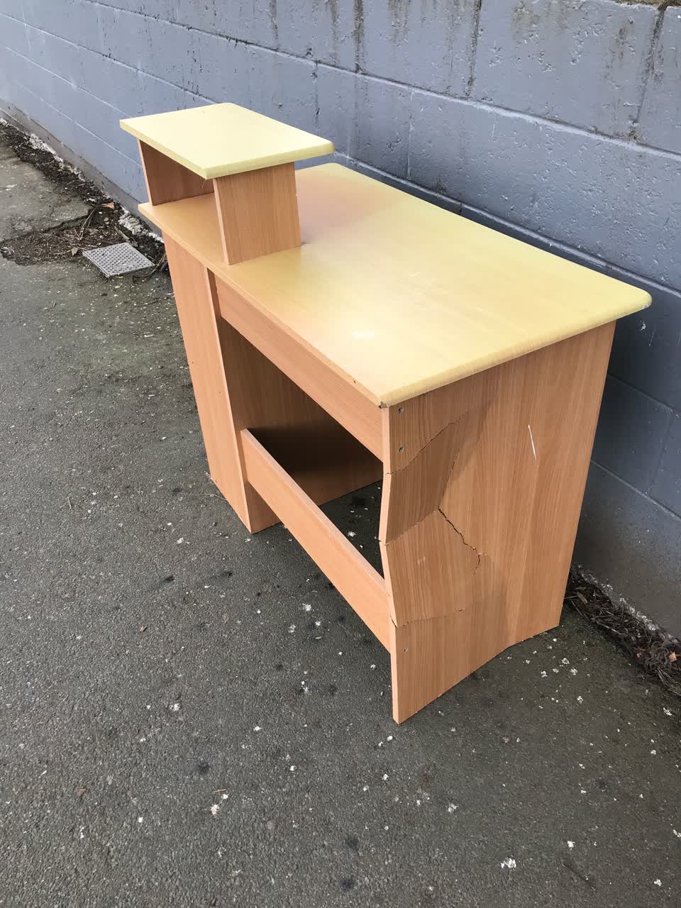 The photograph attached to this rubbish/recycling report