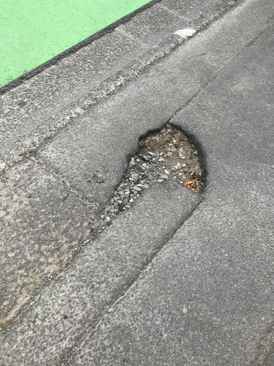 The photograph attached to this roading/streets report