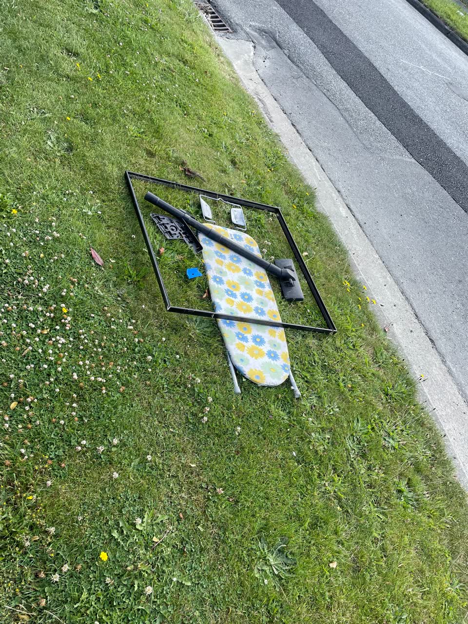 The photograph attached to this rubbish/recycling report