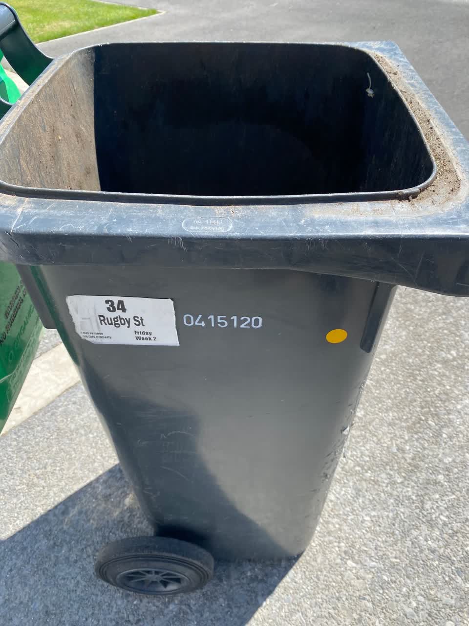The photograph attached to this rubbish/recycling report