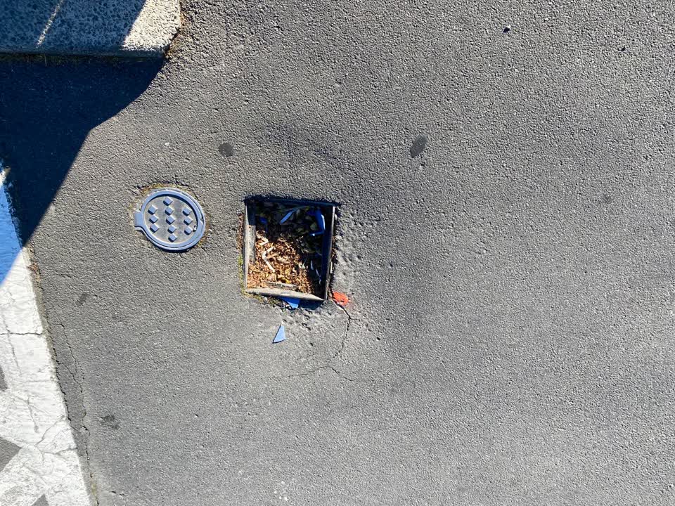 The photograph attached to this roading/streets report