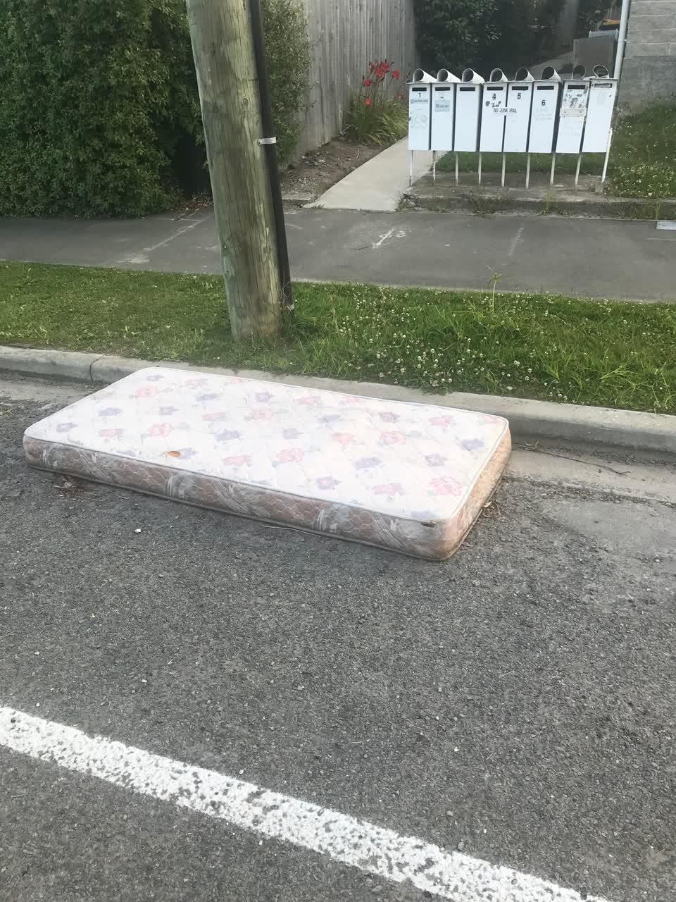 The photograph attached to this roading/streets report