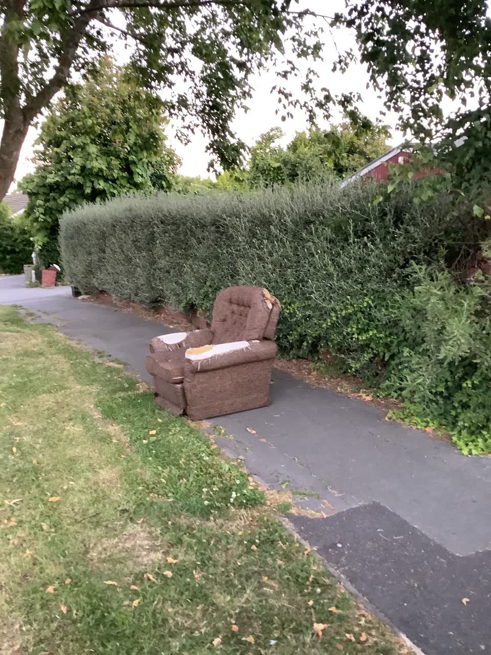The photograph attached to this rubbish/recycling report
