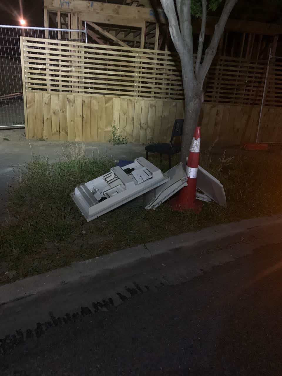 The photograph attached to this rubbish/recycling report