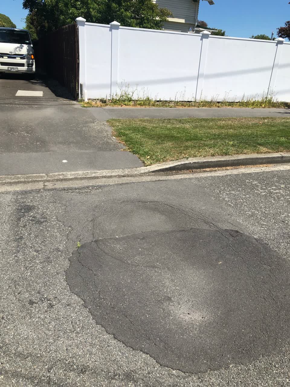 The photograph attached to this roading/streets report