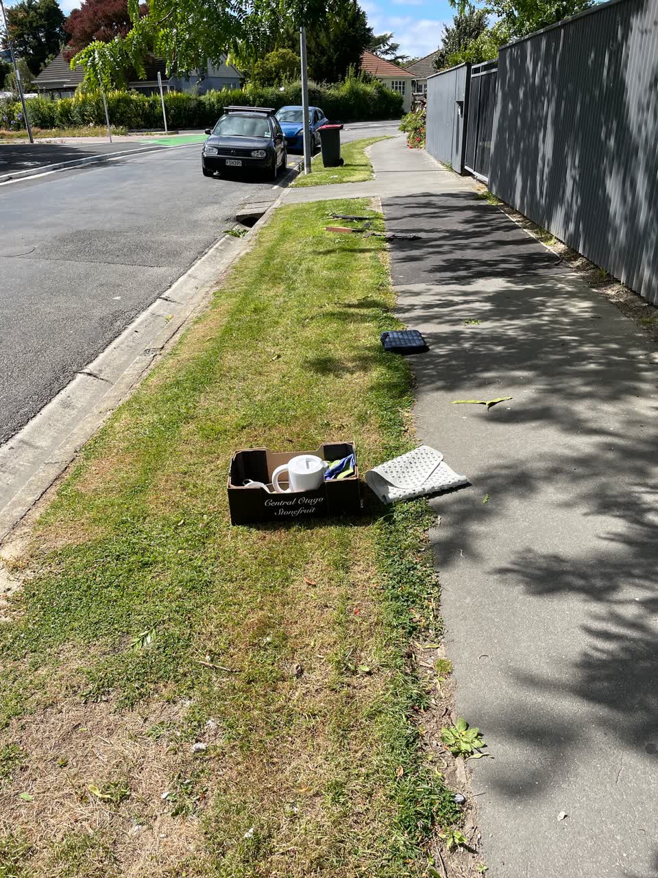 The photograph attached to this rubbish/recycling report