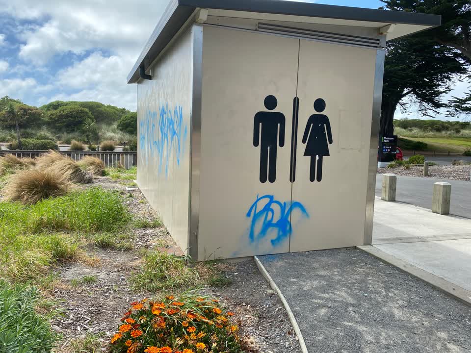 The photograph attached to this graffiti report