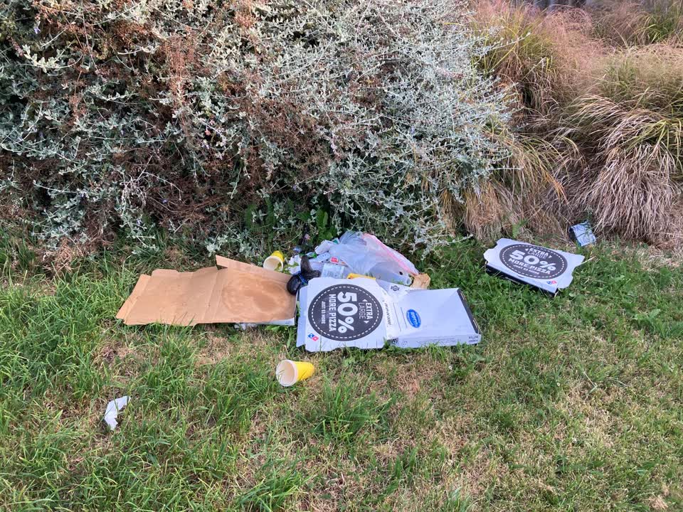 The photograph attached to this rubbish/recycling report