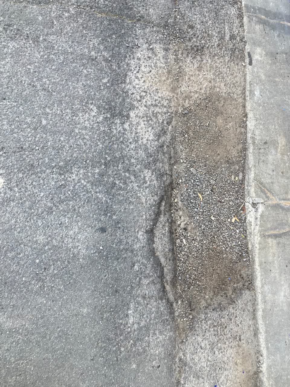 The photograph attached to this roading/streets report