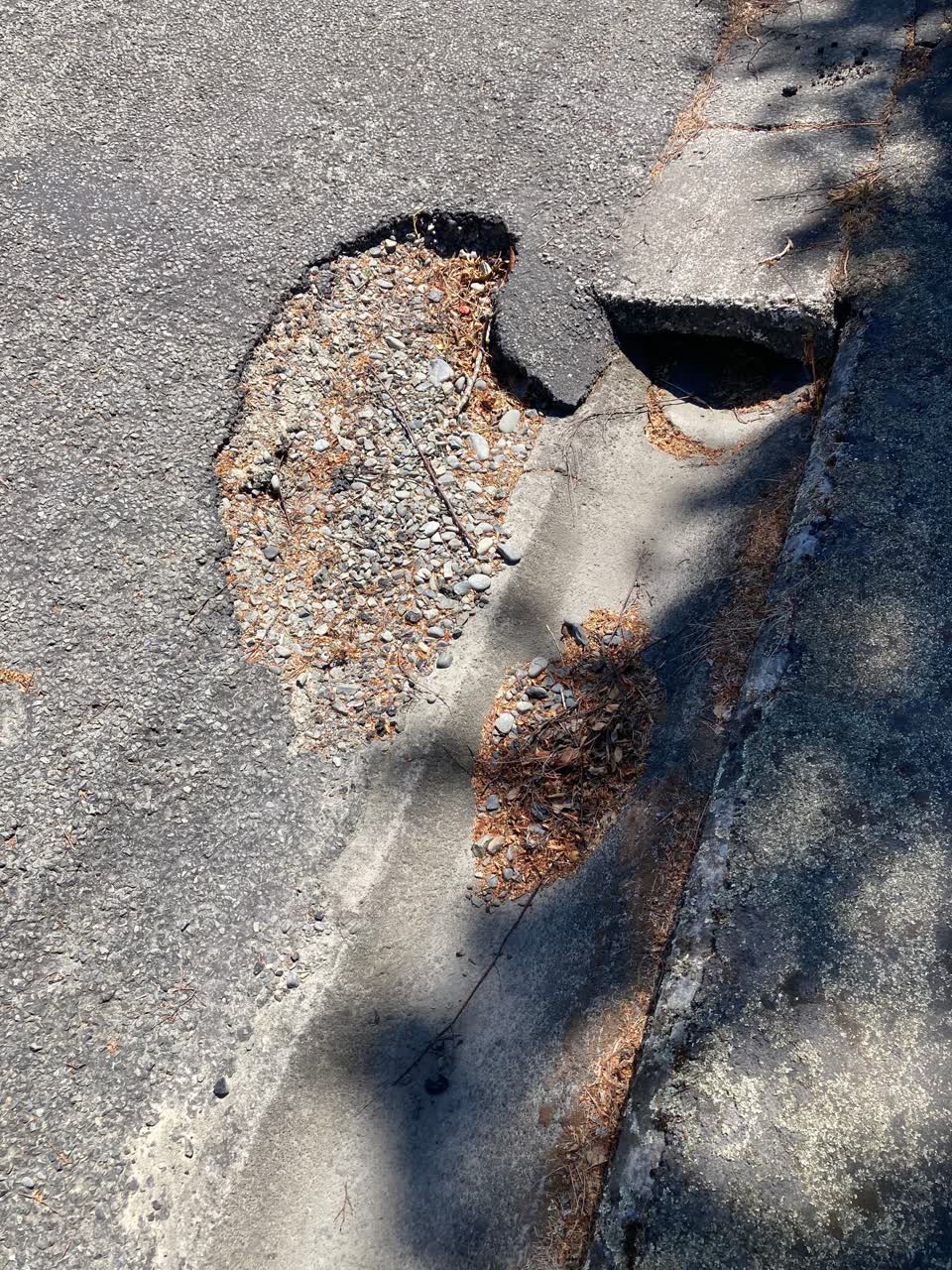 The photograph attached to this roading/streets report