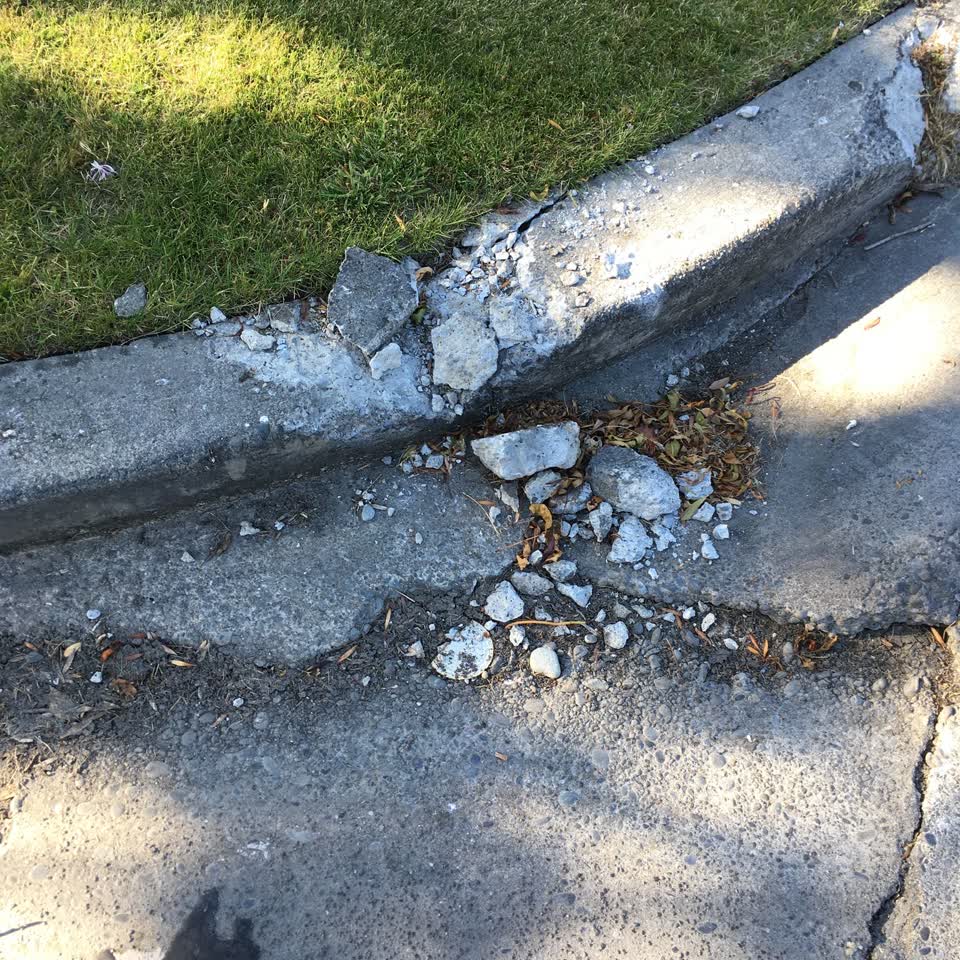 The photograph attached to this roading/streets report