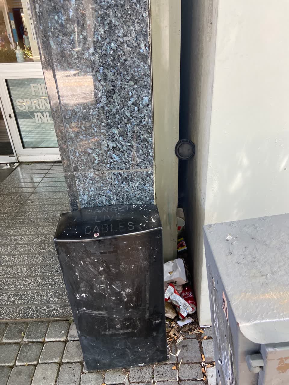 The photograph attached to this rubbish/recycling report