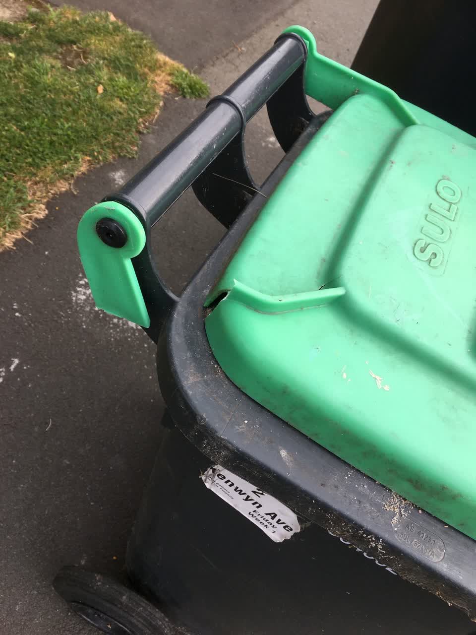 The photograph attached to this rubbish/recycling report