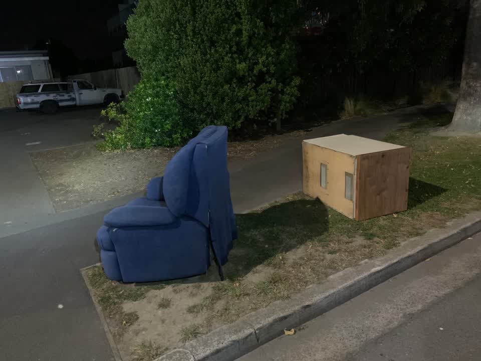 The photograph attached to this rubbish/recycling report