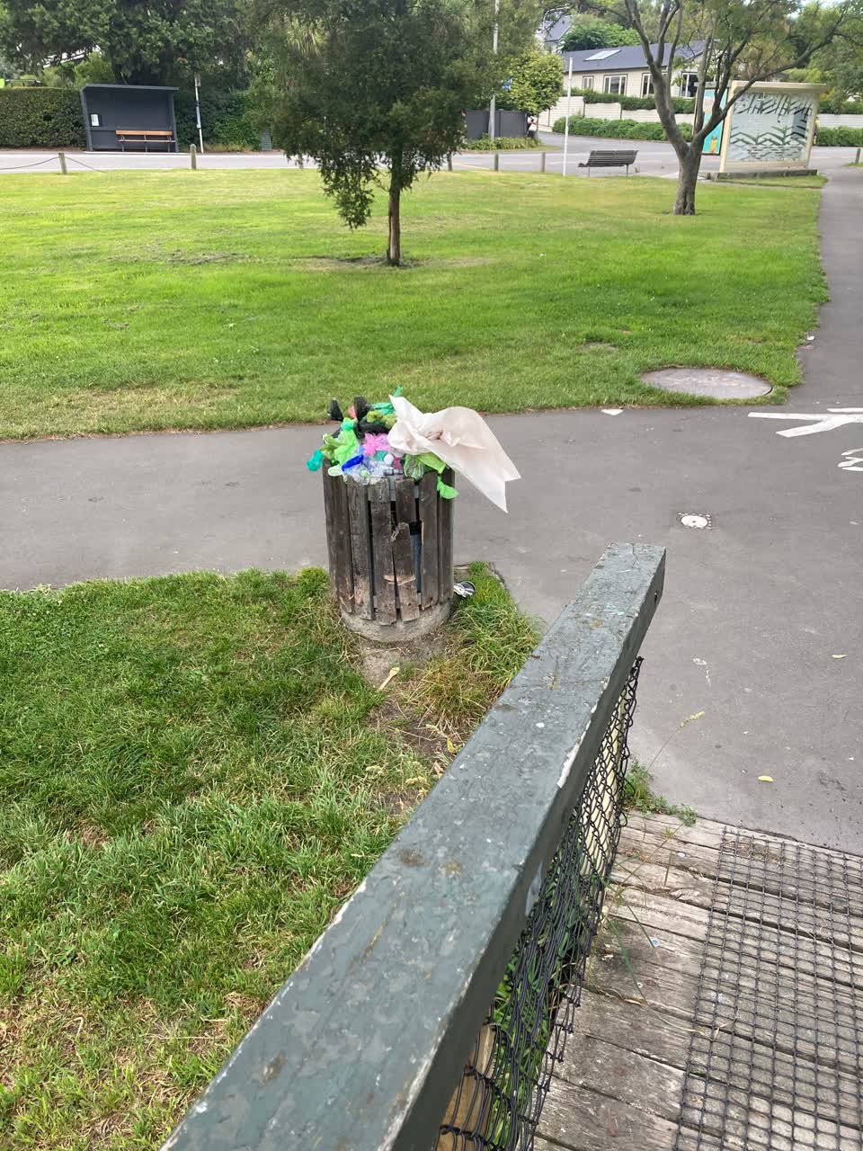 The photograph attached to this rubbish/recycling report