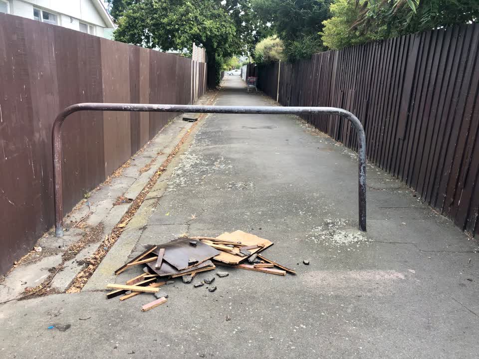 The photograph attached to this rubbish/recycling report