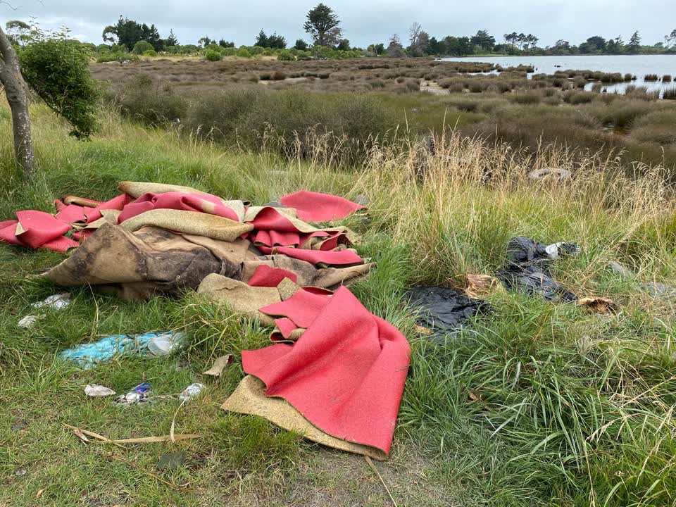 The photograph attached to this rubbish/recycling report