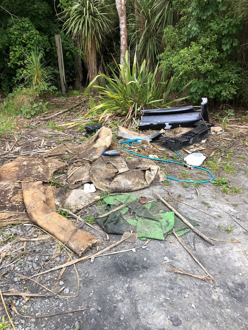 The photograph attached to this rubbish/recycling report