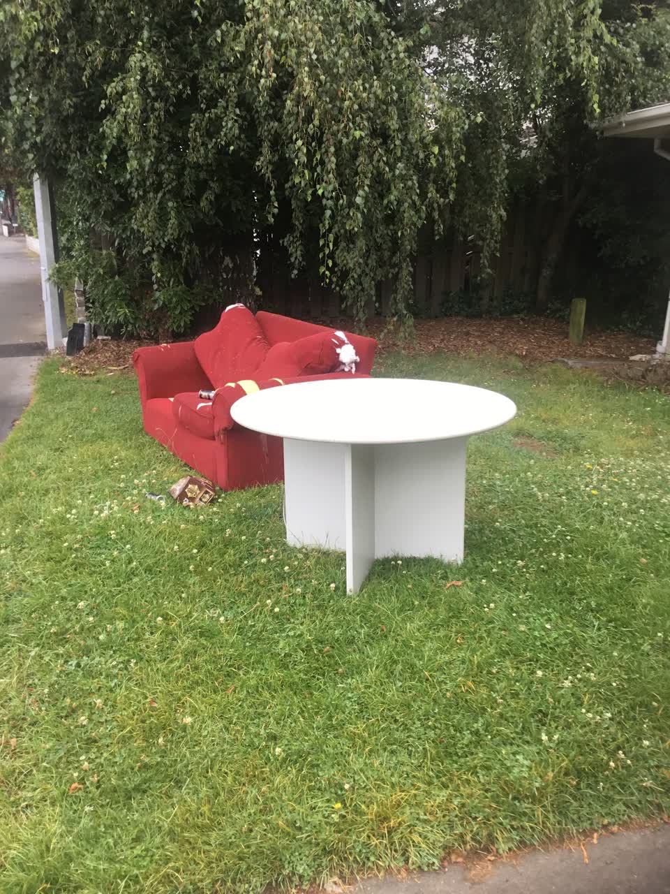 The photograph attached to this rubbish/recycling report
