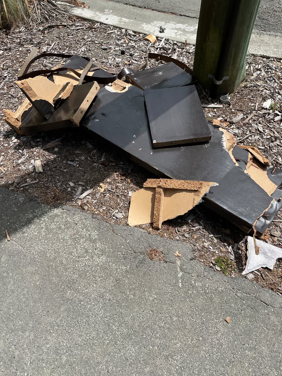 The photograph attached to this rubbish/recycling report