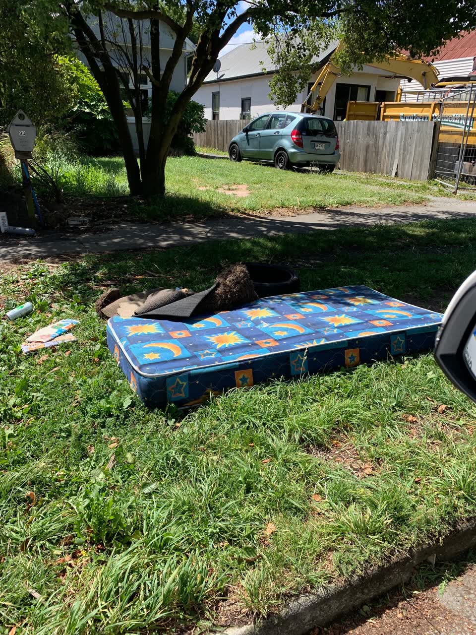 The photograph attached to this rubbish/recycling report