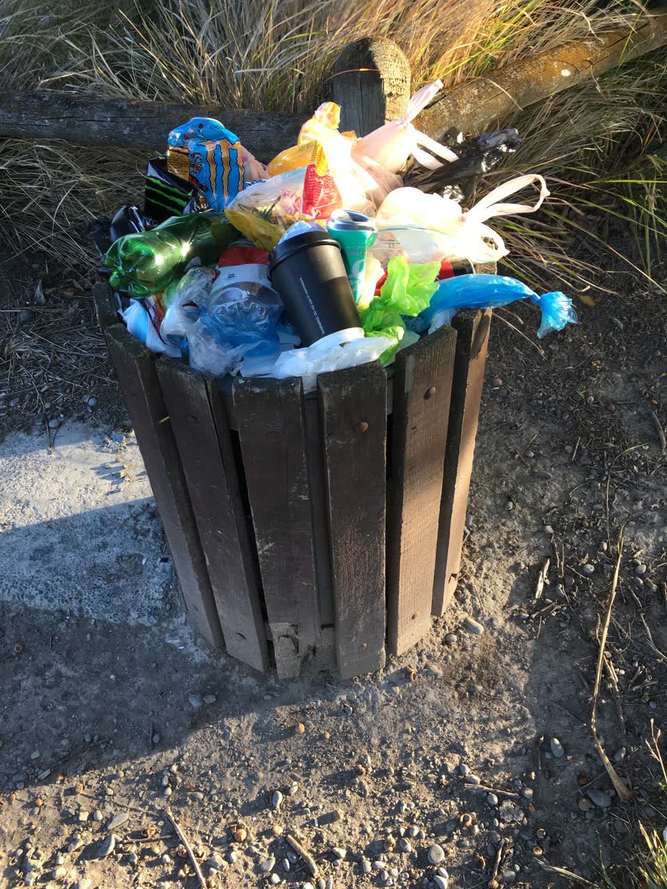 The photograph attached to this rubbish/recycling report