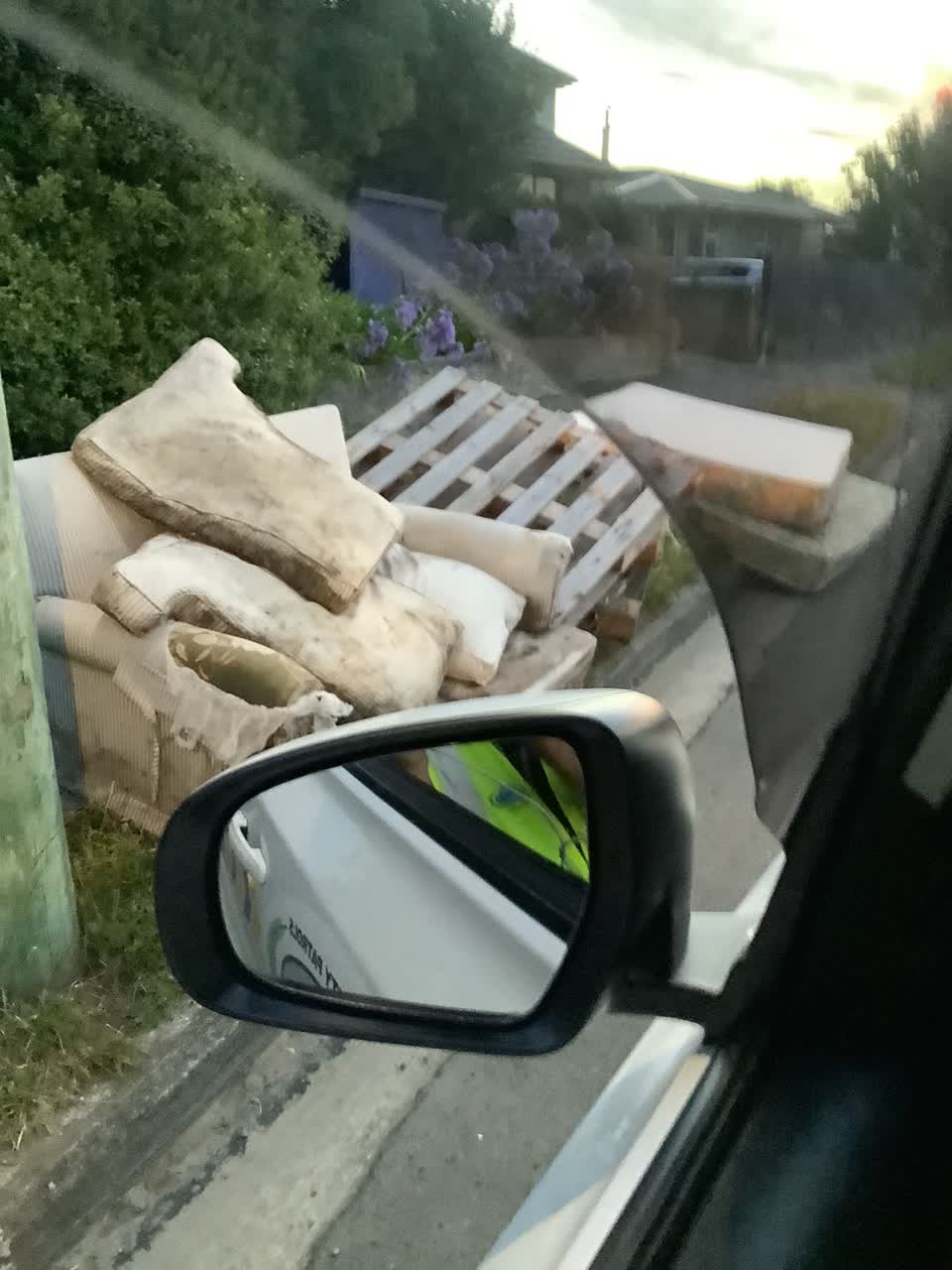 The photograph attached to this rubbish/recycling report