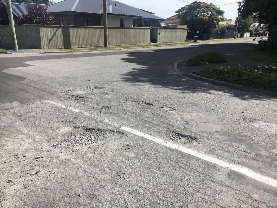 The photograph attached to this roading/streets report