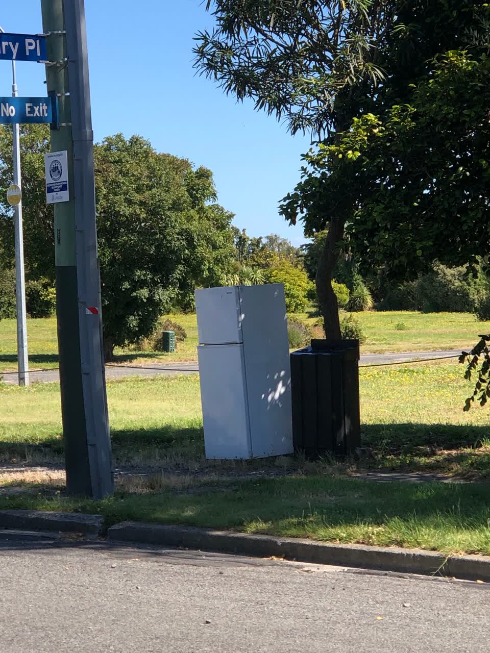 The photograph attached to this rubbish/recycling report