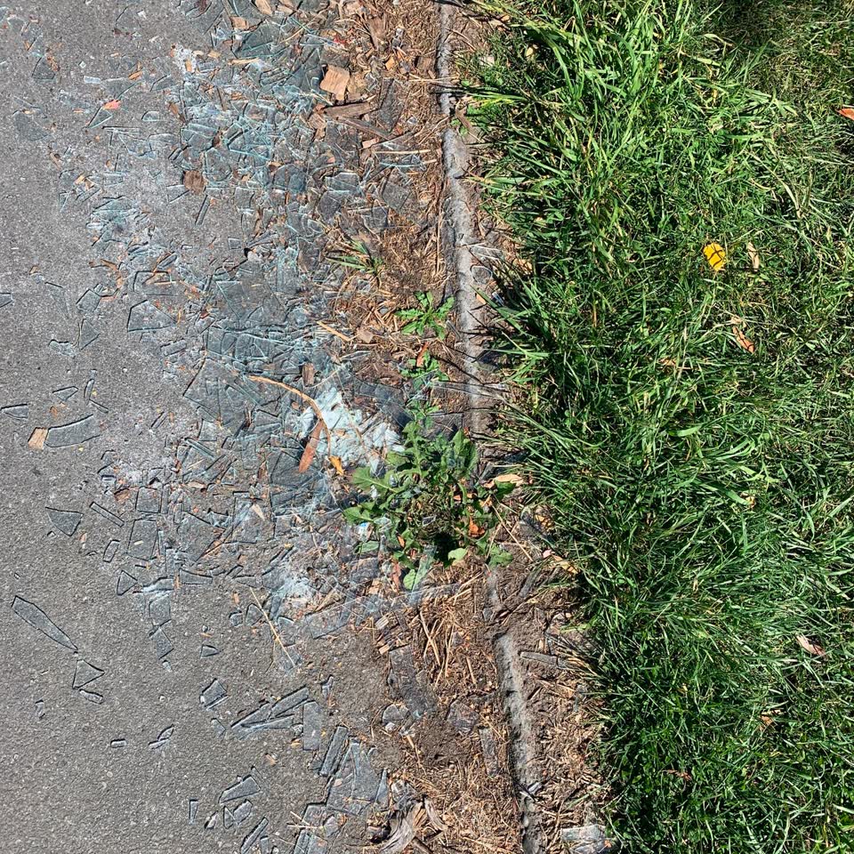 The photograph attached to this rubbish/recycling report