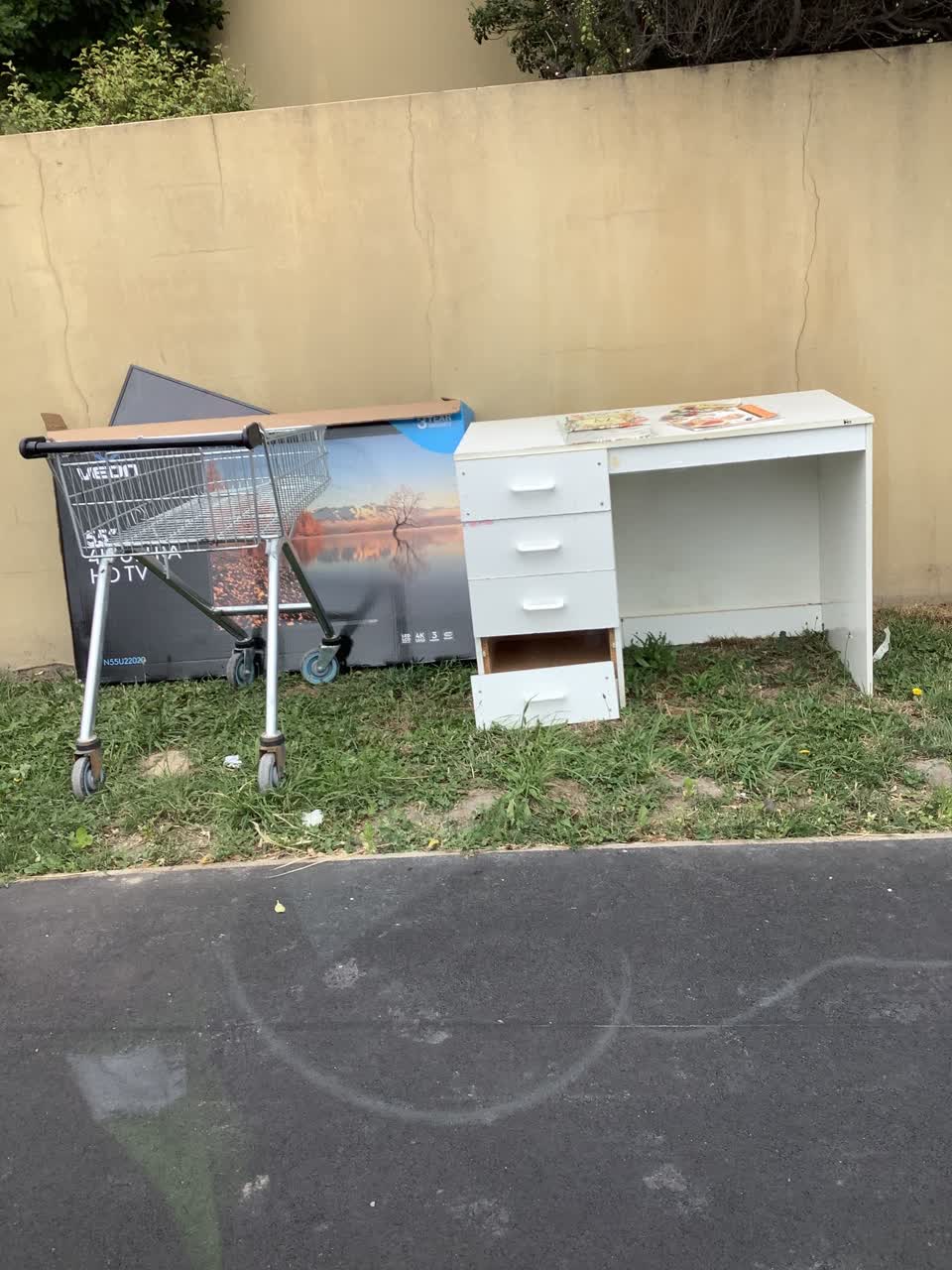 The photograph attached to this rubbish/recycling report