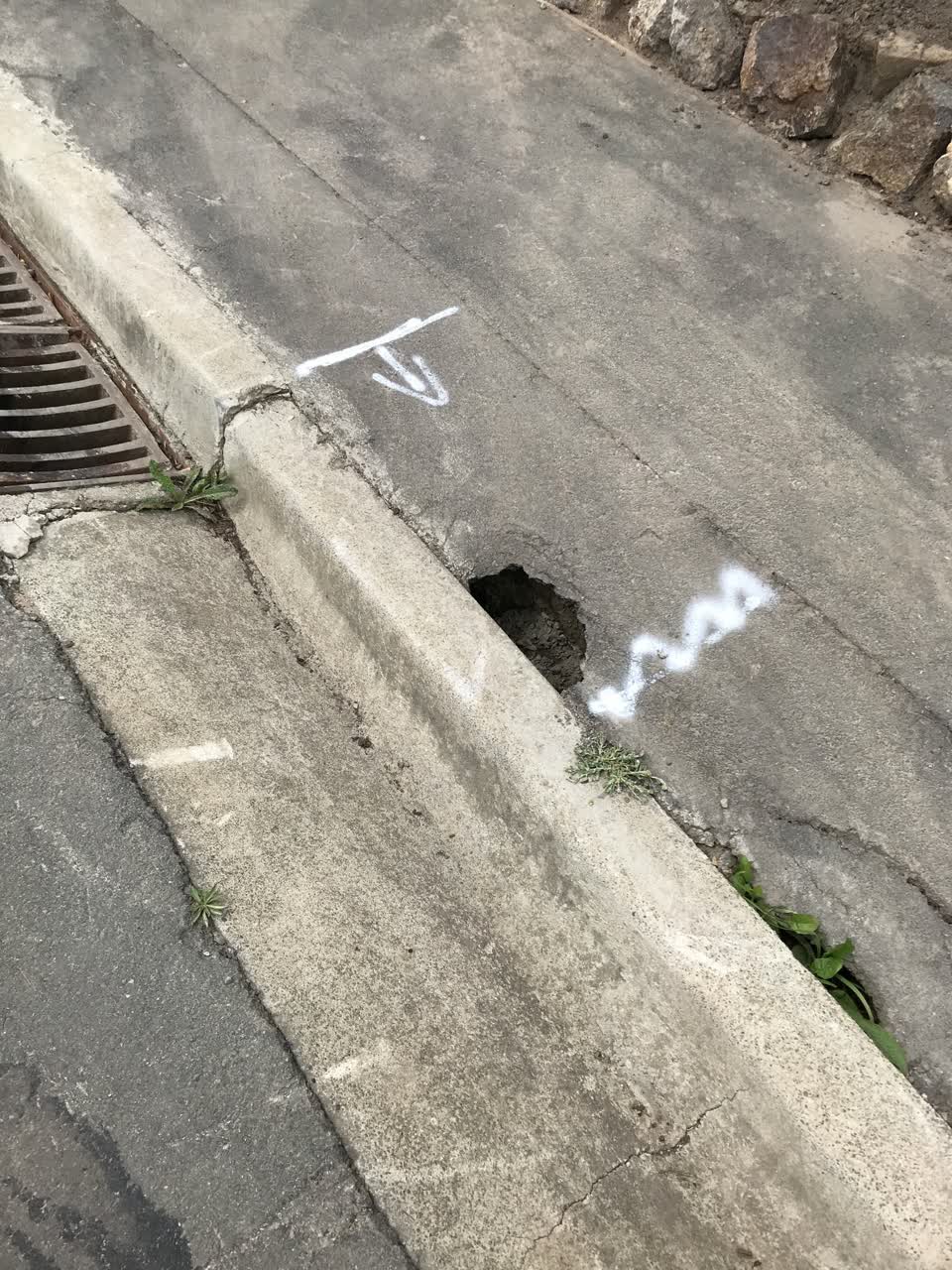 The photograph attached to this roading/streets report