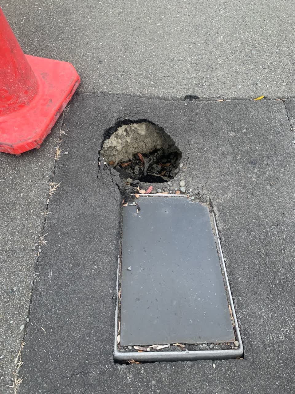 The photograph attached to this roading/streets report