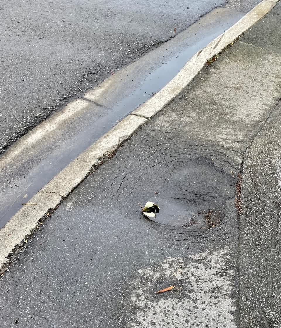 The photograph attached to this roading/streets report