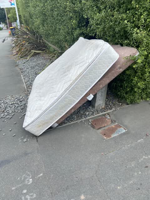 Rubbish/Recycling, a report photo