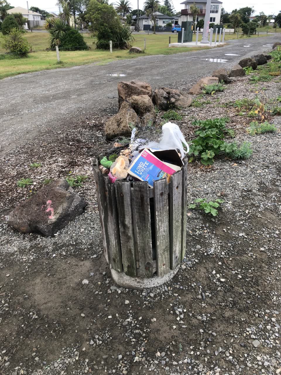 The photograph attached to this rubbish/recycling report