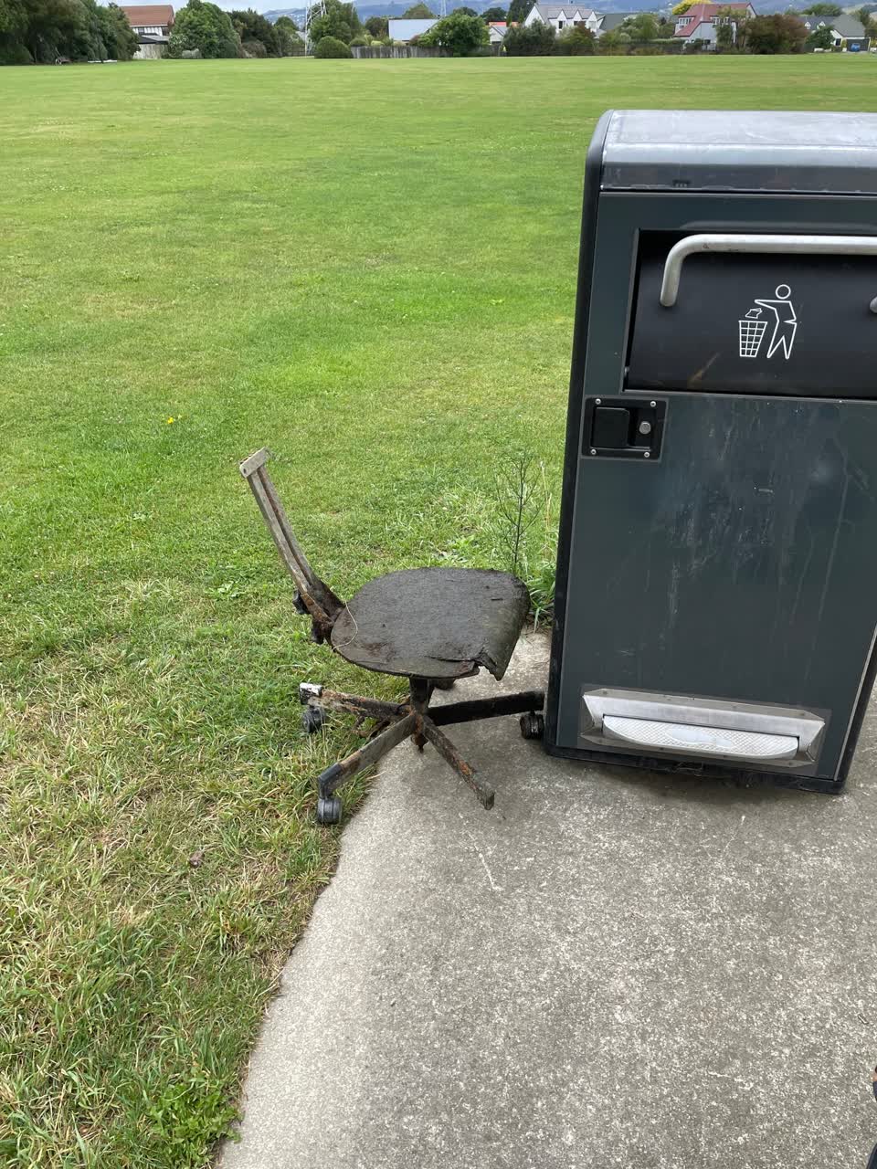The photograph attached to this rubbish/recycling report