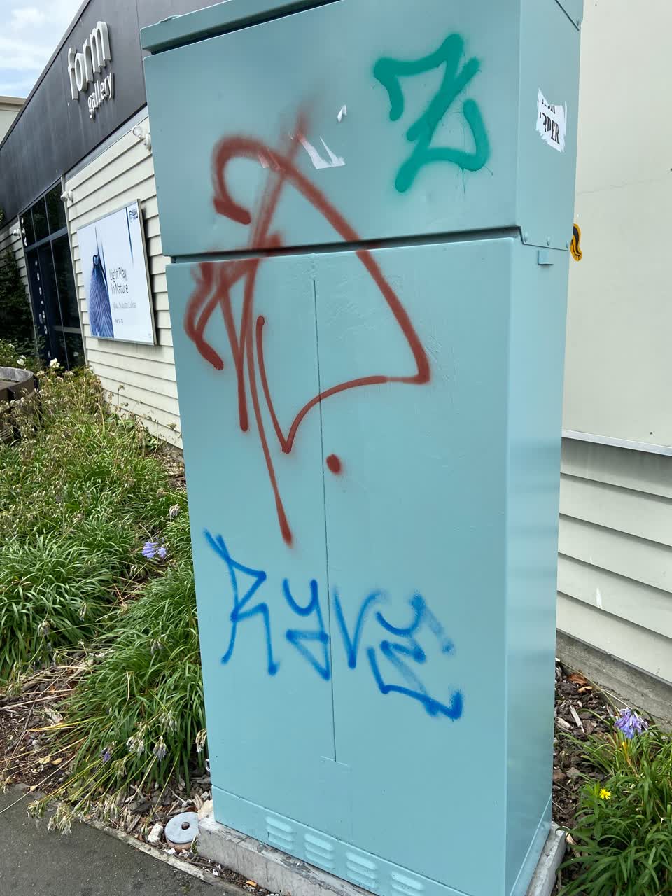 The photograph attached to this graffiti report