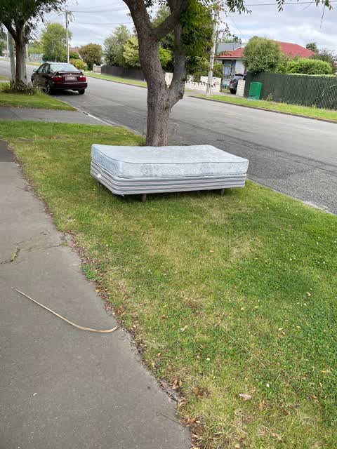 Rubbish/Recycling, a report photo