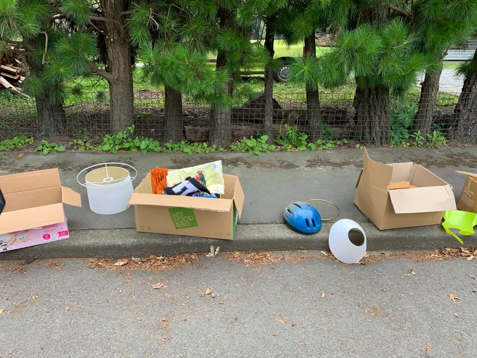 The photograph attached to this rubbish/recycling report