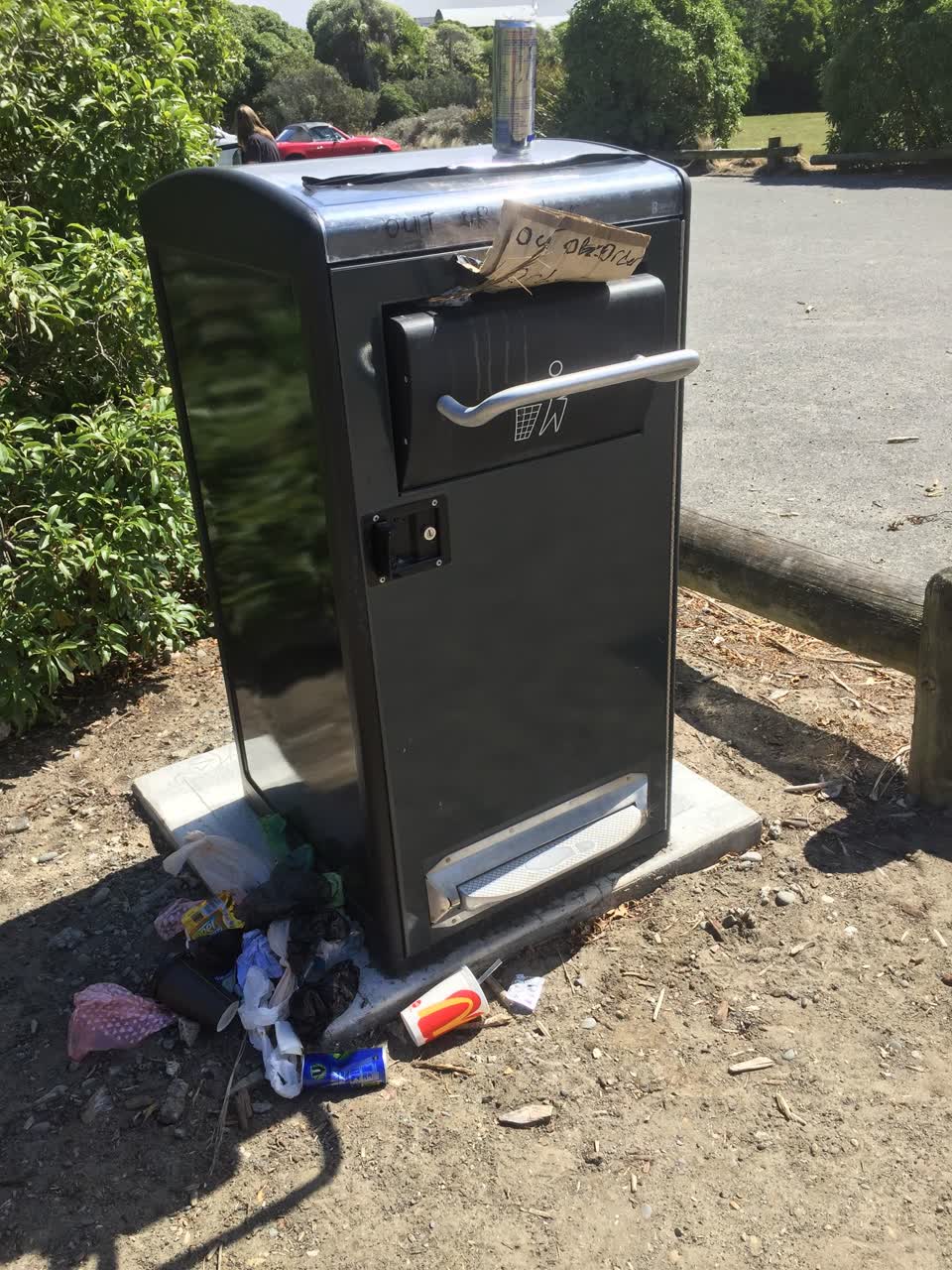 The photograph attached to this rubbish/recycling report