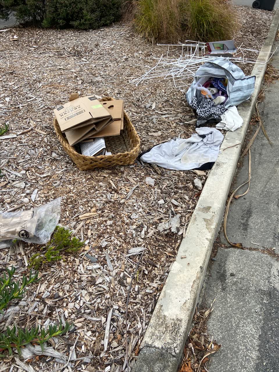 The photograph attached to this rubbish/recycling report