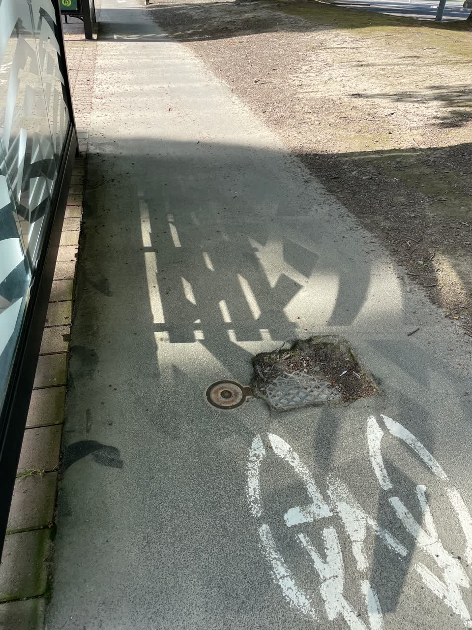 The photograph attached to this roading/streets report