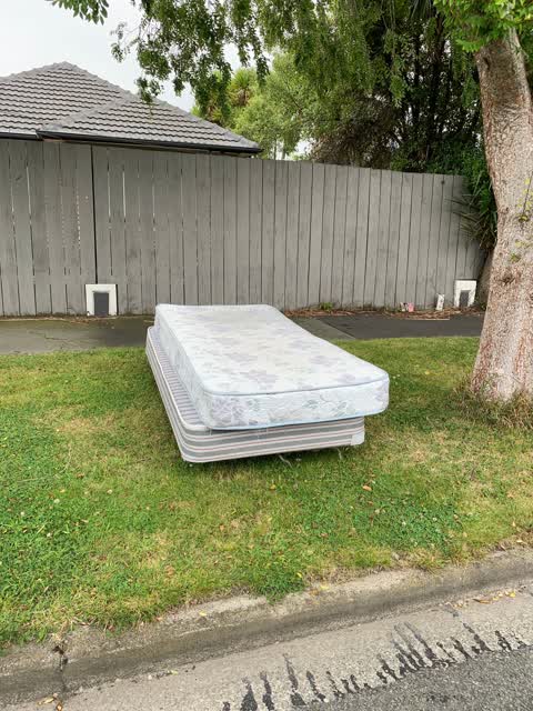 Rubbish/Recycling, a report photo