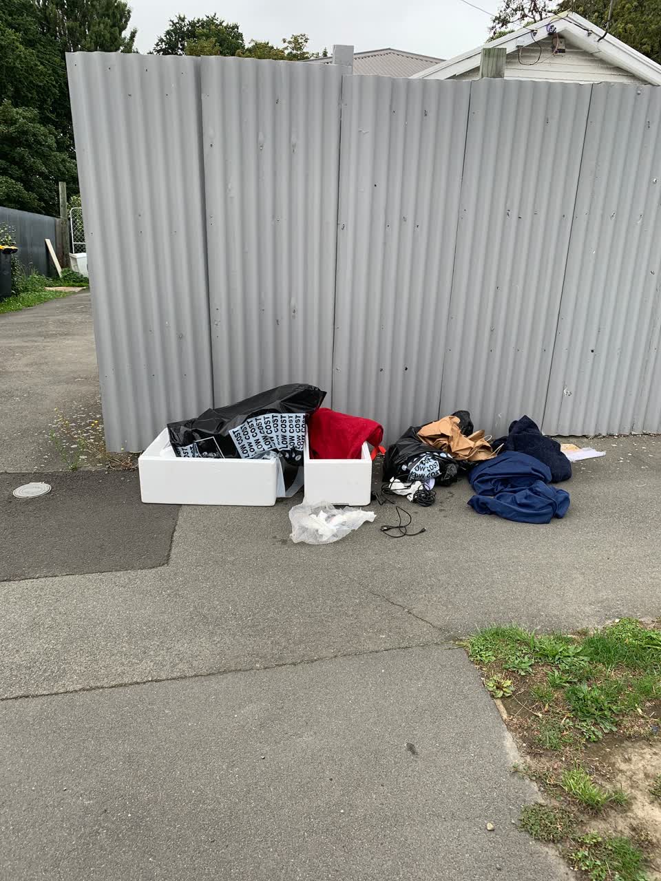 The photograph attached to this rubbish/recycling report