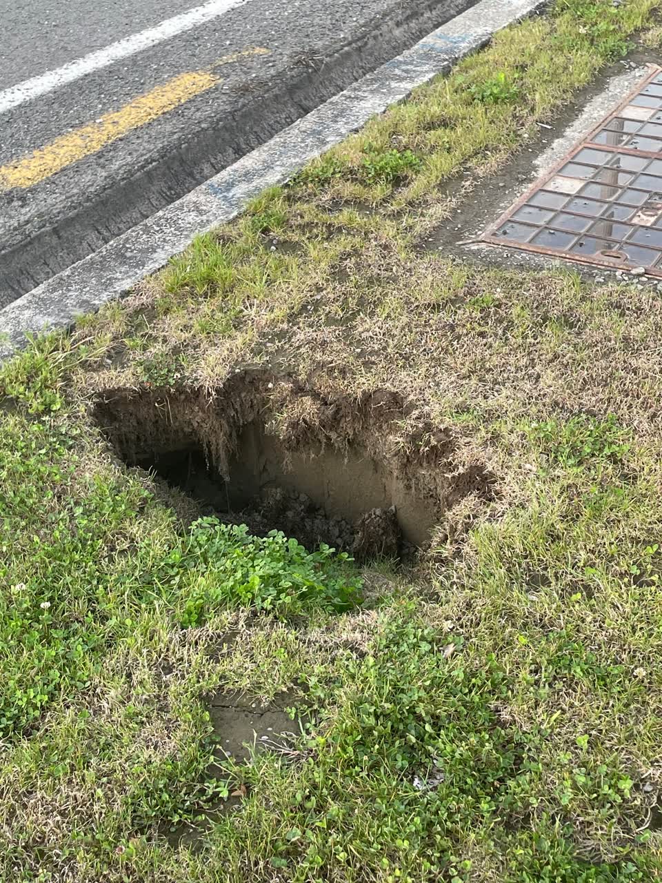 The photograph attached to this roading/streets report