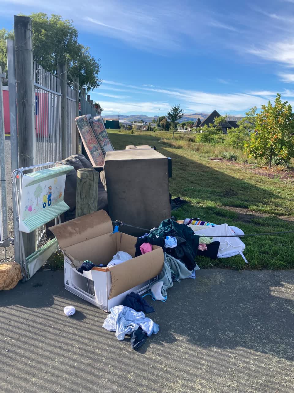 The photograph attached to this rubbish/recycling report