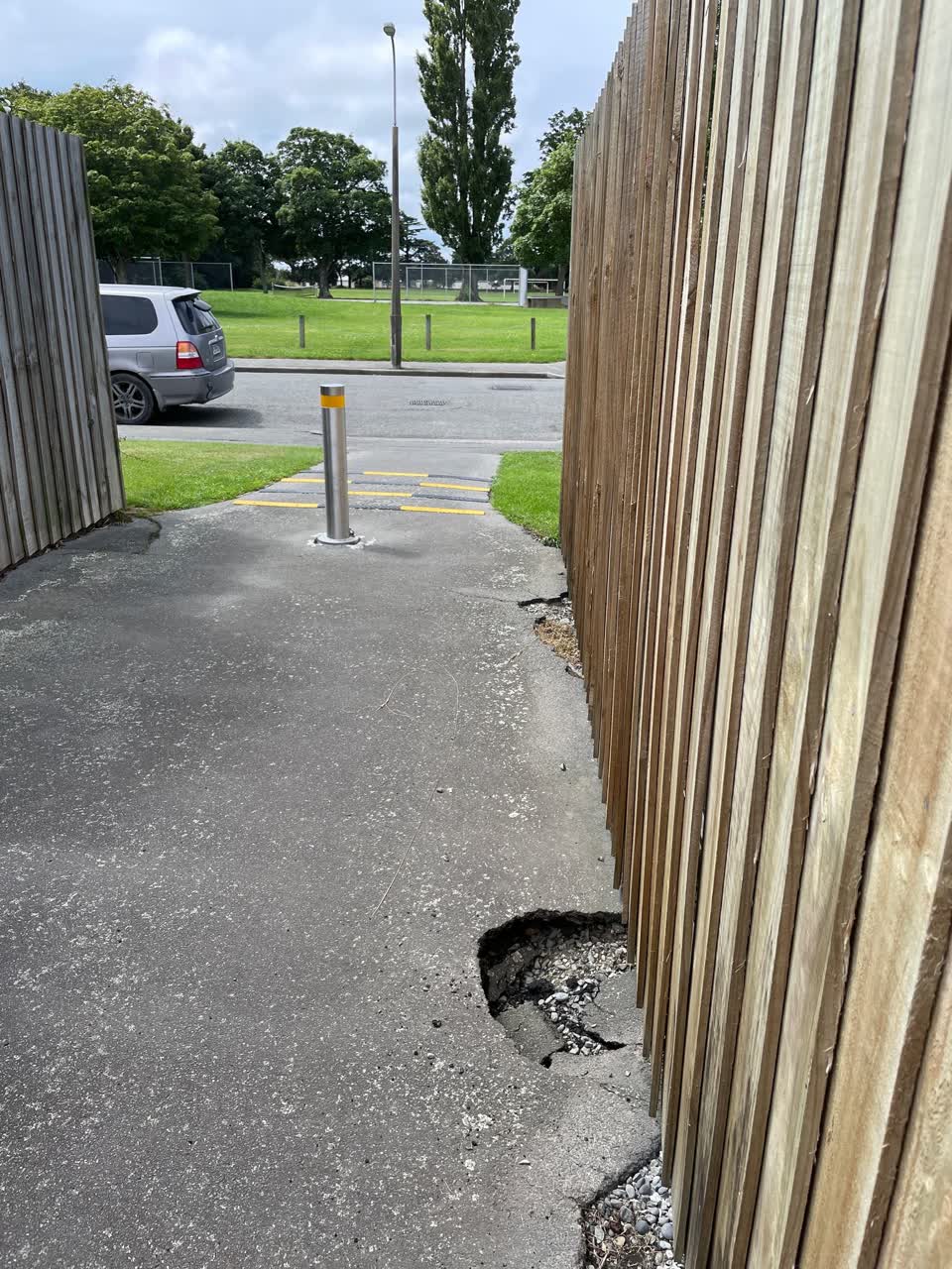 The photograph attached to this roading/streets report